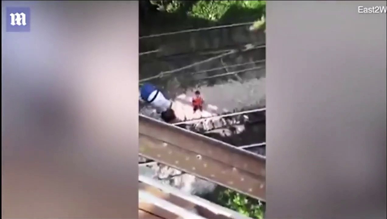 بسبب سيلفي فتاة تنجو من الموت بأعجوبة
