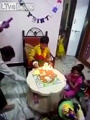 هندي يتسبب بكارثة أثناء الاحتفال بميلاد ابنه