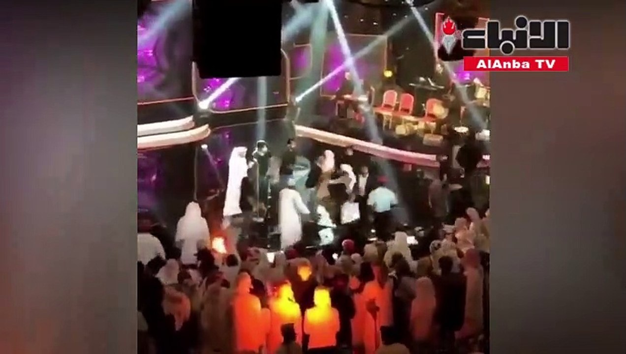 حفل عيضة المنهالي بصلالة مقطع جديد يظهر كيف بدأ...