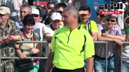 مباراة كرة قدم ودية بين روسيات ترتدين أثواب زفاف