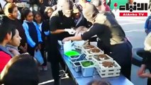 طهاة مقنعون يقدمون وجبات فاخرة للجمهور في أحياء بوليفيا