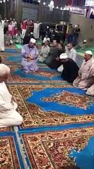 شيخ صوفي وعامل بمسجد في الدقهلية يؤدياصلاة غريبة