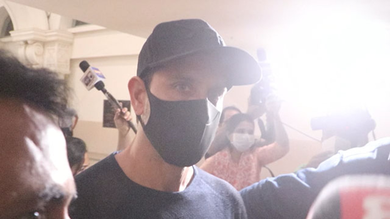 Hrithik Roshan reached CP Office for record statement | FilmiBeat
