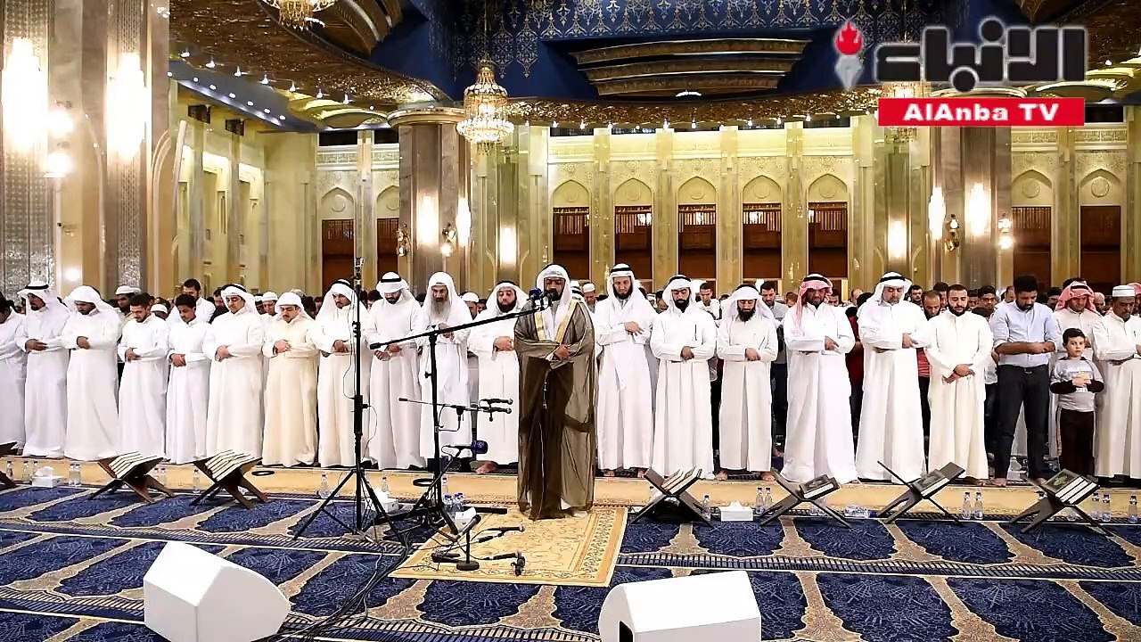 جموع المصلين تحروا ليلة القدر في المسجد الكبير