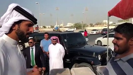 بالفيديو ناصر بن حمد يفاجئ الشاب محمد فلامرزي بزيارة و٤ هدايا
