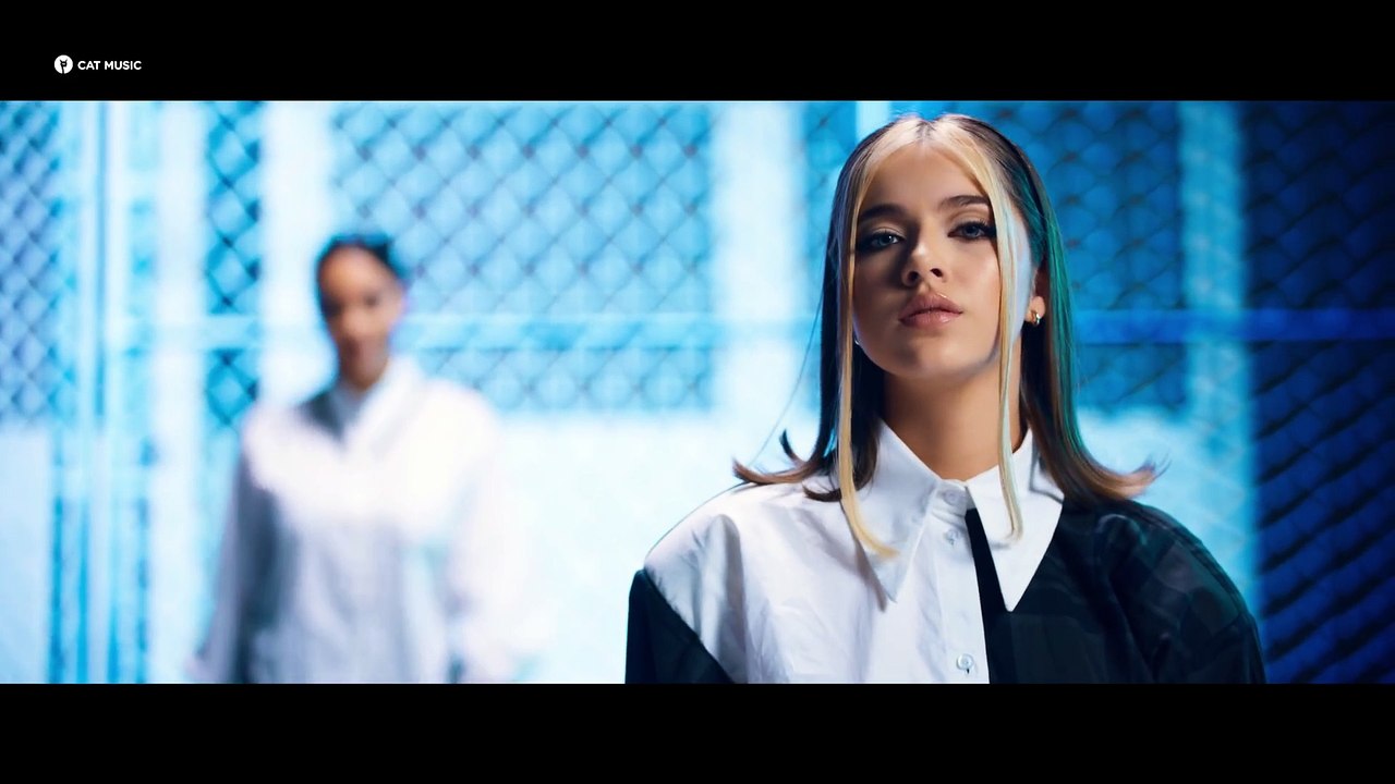 Bia & Betty Blue - Amandoua (Official Video)