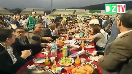 الجزائر تصنع الحدث بأكبر مائدة إفطار في العالم 2018 !! لن تصدق ما تشاهده ؟