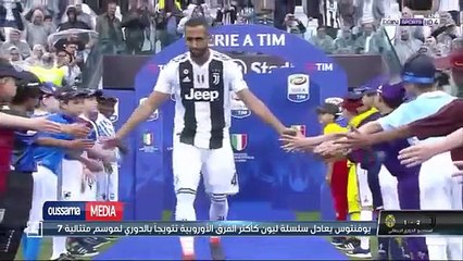 بن عطية يتعرض لموقف محرج و مضيفة لم ترد مصافحته