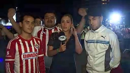 María Fernanda Mora sufre manoseos de aficionados de Chivas