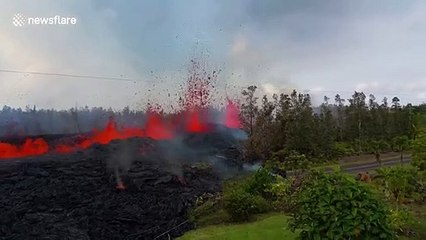 نهر من الحمم البركانية