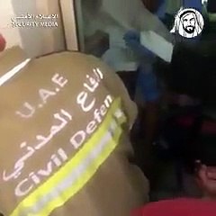 شاهد عملية إنقاذ طفلة انحصرت يدها في باب منزلها بالشارقة -