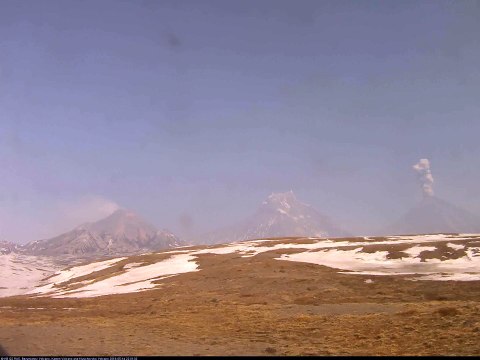 Вулкан Ключевской. Пепловый выброс на высоту ~10 км над уровнем моря. 2018-05-14 2203 UTC.