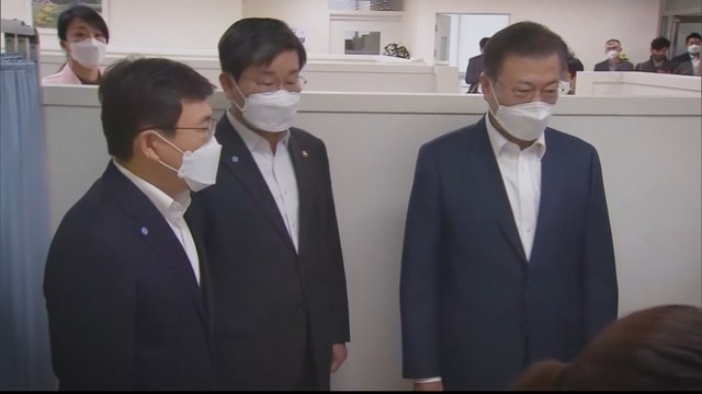 Front-line health workers in South Korea to receive first jabs