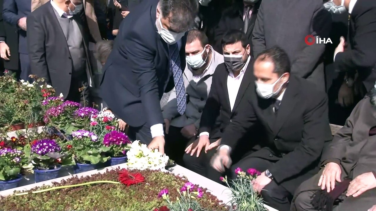 Fatih Erbakan, babası Necmettin Erbakan’ın kabrini ziyaret etti