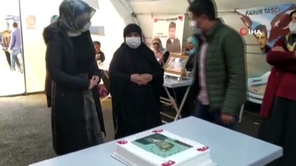 Evlat nöbetindeki ailelerin Cumhurbaşkanı Erdoğan için hazırlattığı pasta, Çocuk Evine gönderildi