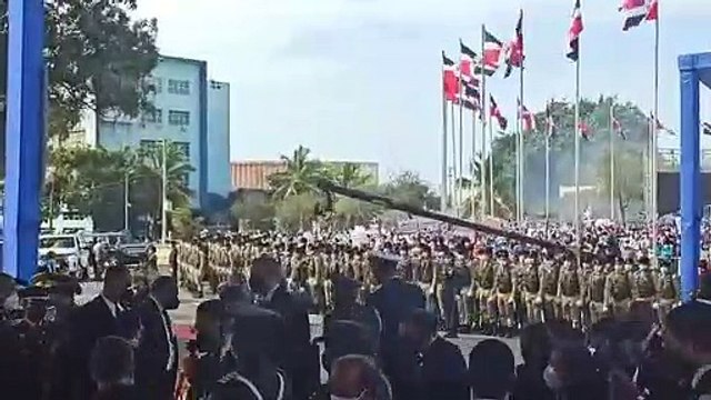 Presidente Abinader recibe honores militares previo a rendición de cuentas