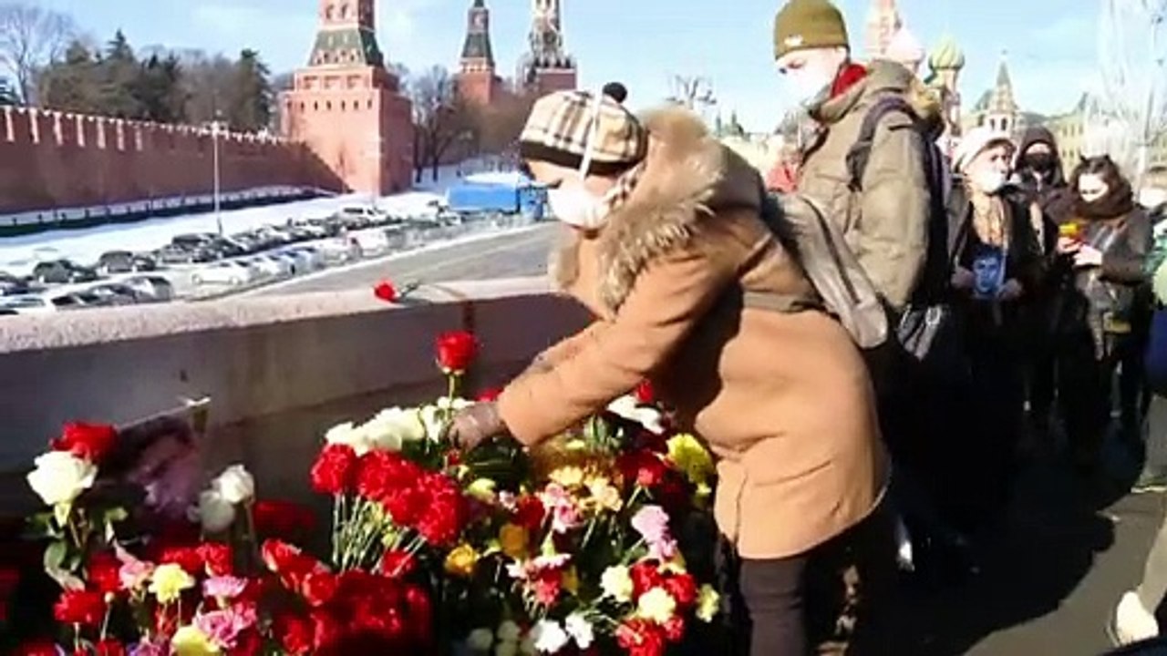 Thousands mark sixth anniversary of slain Kreml...