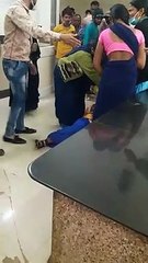 आगर रोड स्थित जिला अस्पताल के चरक भवन से महिलाओं के बीच लाइव मारपीट का वीडियो वायरल
