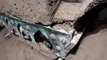 Los arqueólogos hallan en Pompeya una carroza ceremonial romana casi intacta