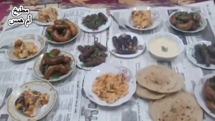 ماما عملتلنا وليمة اكل انا واخنى ربنا يخليها لينا