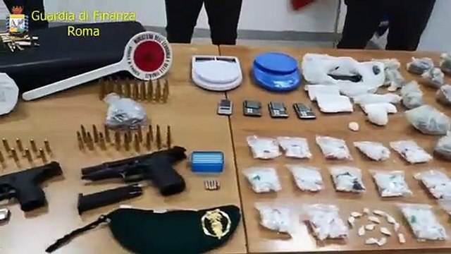 Roma - Armi, munizioni e droga a Tor Bella Monaca arrestato 25enne (27.02.21)