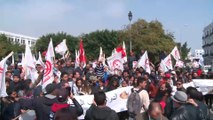 تونس.. مظاهرة للنهضة دعما للحوار وأخرى لحزب العمال تطالب برحيل النظام