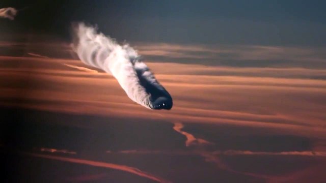 Il filme un autre avion qui arrive droit sur lui en plein vol