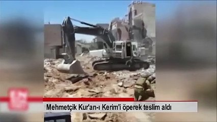 Mehmetçik Kur'an-ı Kerim'i öperek teslim aldı