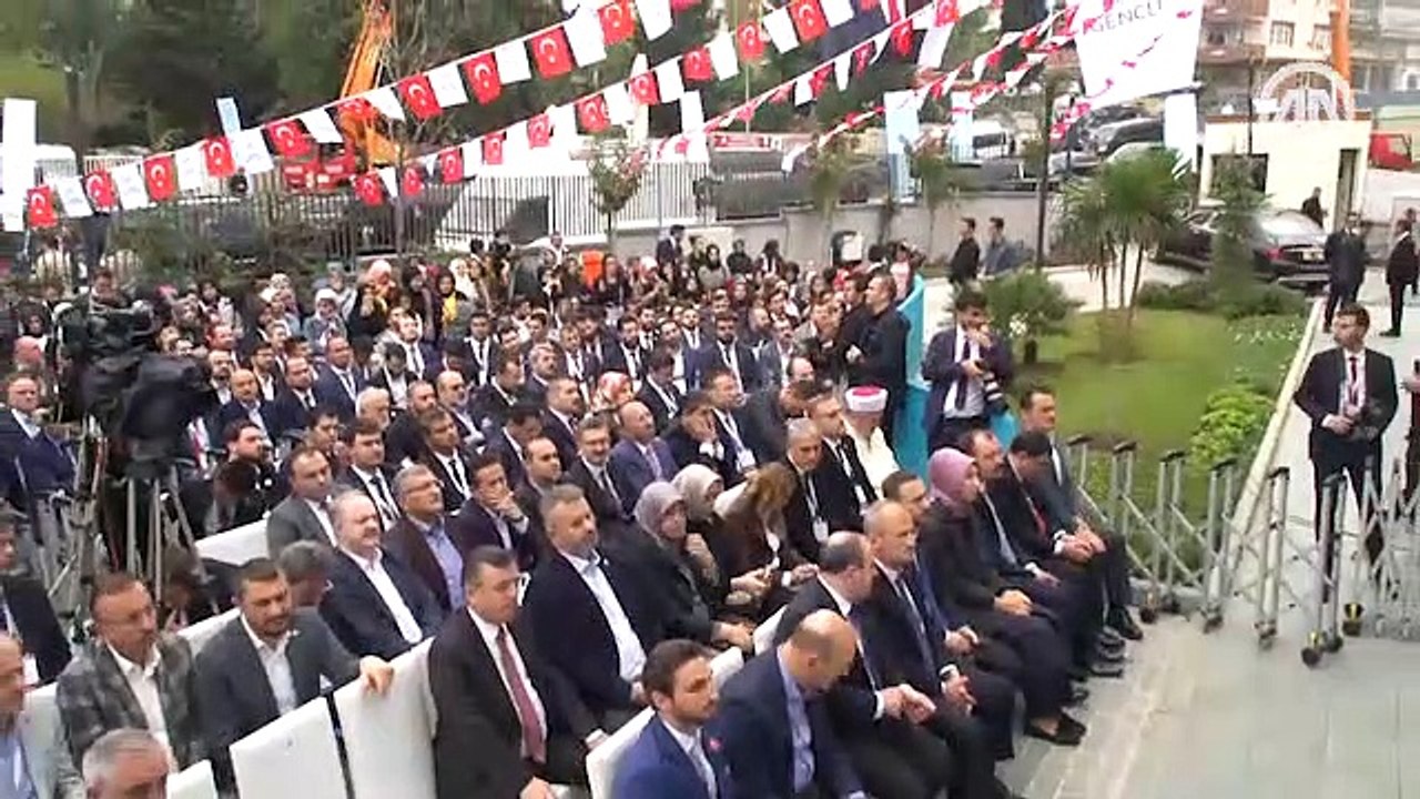Cumhurbaşkanı Erdoğan: Gençlerimizle hayalleri arasındaki engelleri kaldırmaya gayret ediyoruz