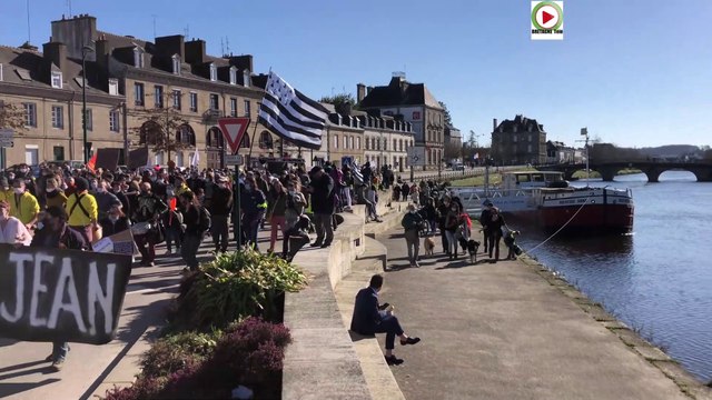Pontivy | La Manif des Saltimbanques - Bretagne Télé