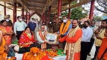 सीतापुर: यूपी के मुख्य सचिव राजेंद्र कुमार तिवारी अपने परिवार के साथ पहुंचे नैमिष