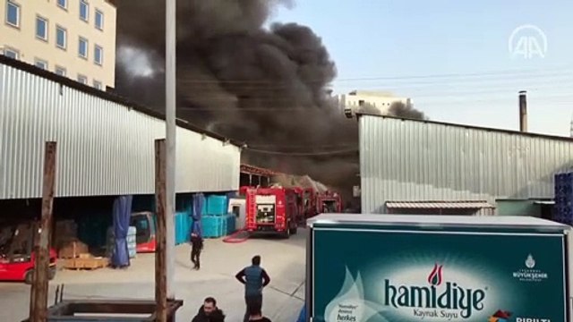 İstanbul'da geri dönüşüm tesisinde yangın