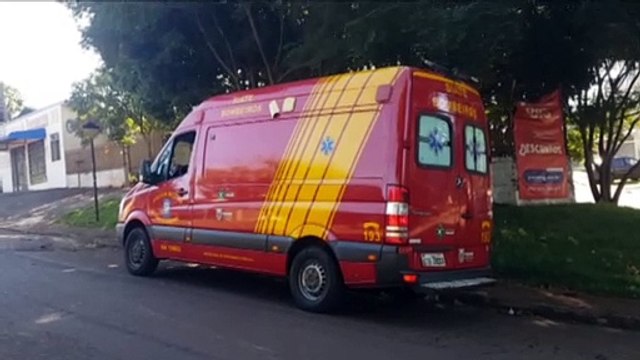 Dois homens ficam feridos após caírem de moto na Rua Selvino Casagrande, no Bairro Alto Alegre