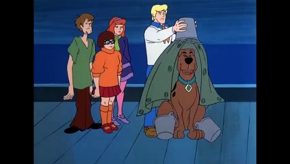 Scooby-Doo! - Running Round Ocean World - Classic Cartoon - WB Kids