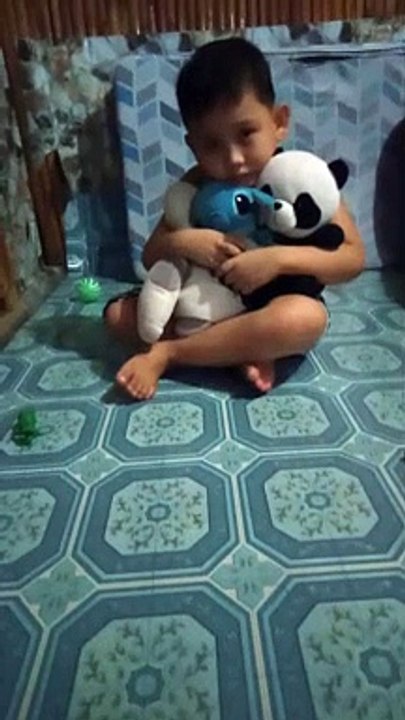 love nya mga toys nya