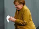 Immunologe: Angela Merkel soll sich live im TV impfen lassen