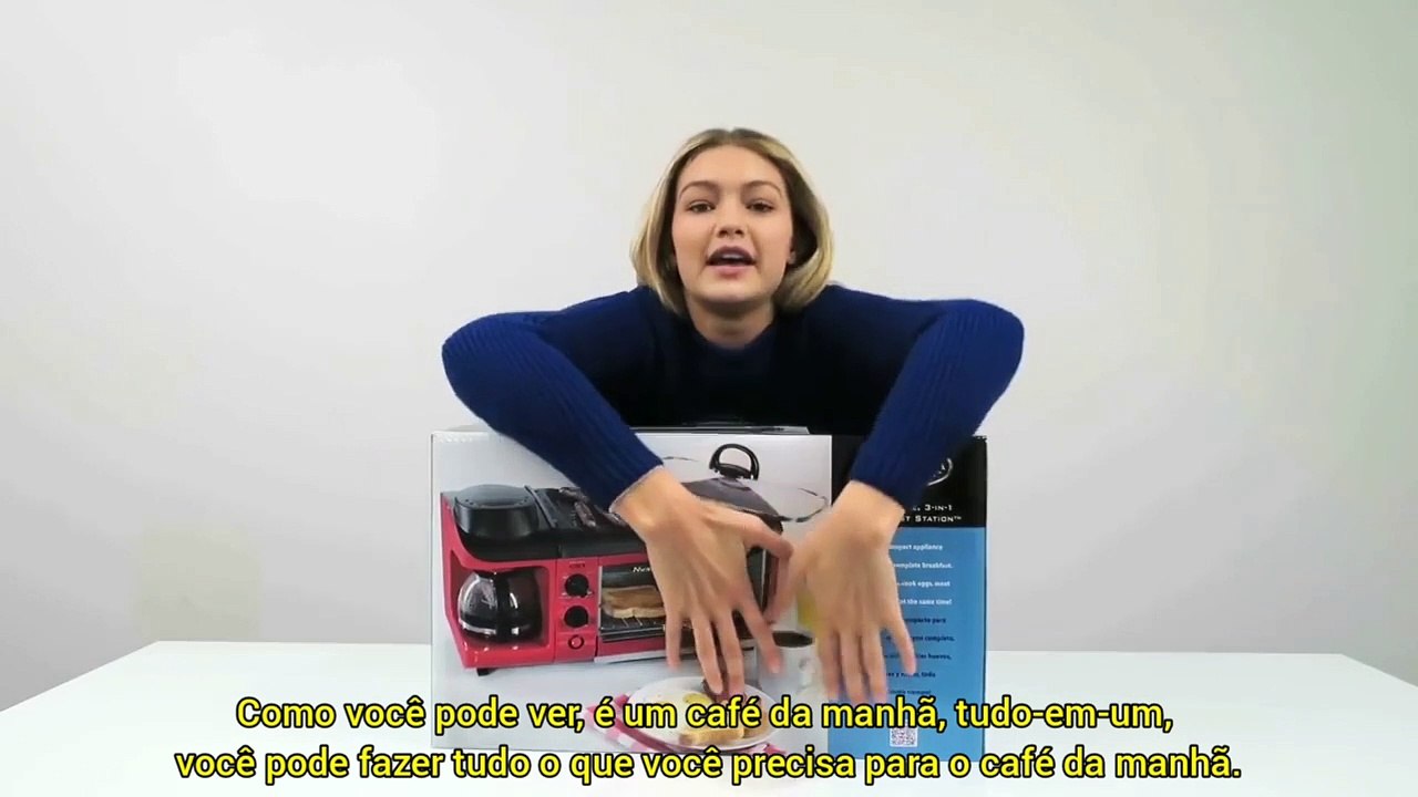 Gigi Hadid desembala uma estação de café da manhã | Vogue [LEGENDADO PT/BR]