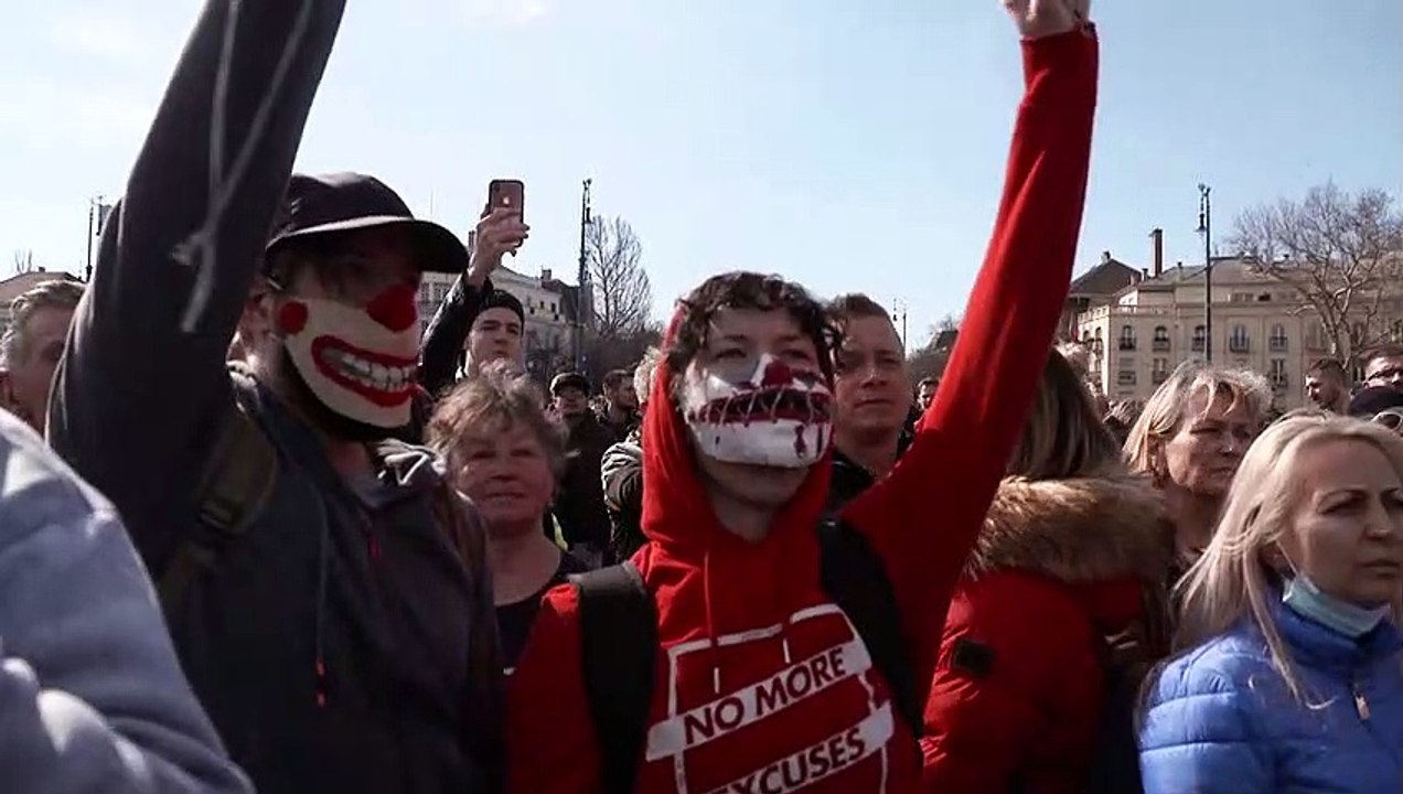 'Bitte gehen Sie weiter': Strenge Corona-Kontrollen in Düsseldorf