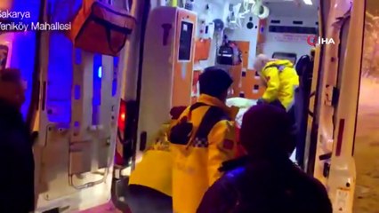 Karla kaplı mahalledeki epilepsi krizi geçiren gencin yardımına 112 ekipleri yetişti