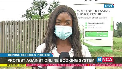 Driving schools protest against online licensing system