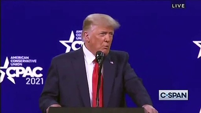 Donald Trump est revenu sur scène cette nuit pour la première fois depuis son départ de la Maison Blanche, évoquant une possible candidature en 2024