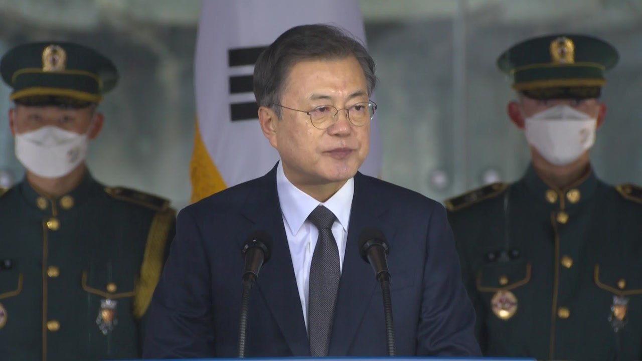 문 대통령 "한일관계 미래지향적 발전에 노력...日과 언제든 대화" / YTN