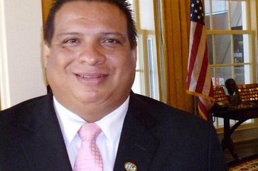 Il porte le prénom le plus difficile à porter... Pas facile