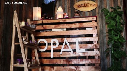 شاهد: "كهوف الملح" في بنغازي تفتح أبوابها للباحثين عن العلاج الطبيعي