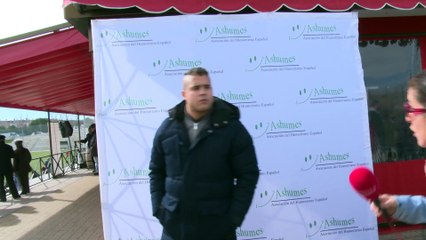 José Fernando Ortega, posando ante los medios