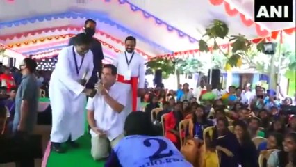 వైరల్‌ వీడియో: విద్యార్థులతో రాహుల్‌ గాంధీ స్టెప్పులు