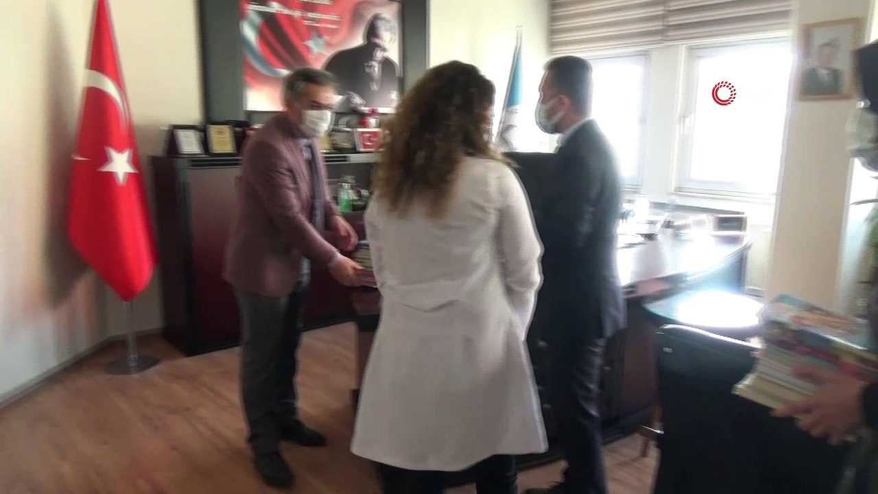 Pandeminin kahramanları bu kez de çocuklar için kolları sıvadı