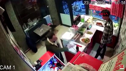 ''Bu çiğköfte acılı'' dedi, çalışana yumruk atıp saldırdı
