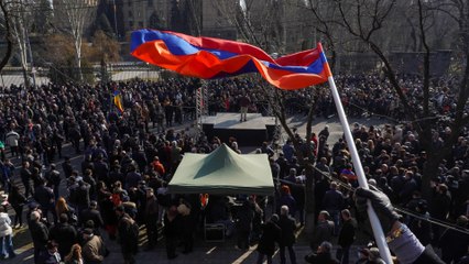 Armenian PM supporters and opponents gather in Yerevan