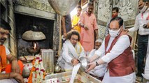 JP Nadda enjoys Kullarh tea and kachori in Varanasi